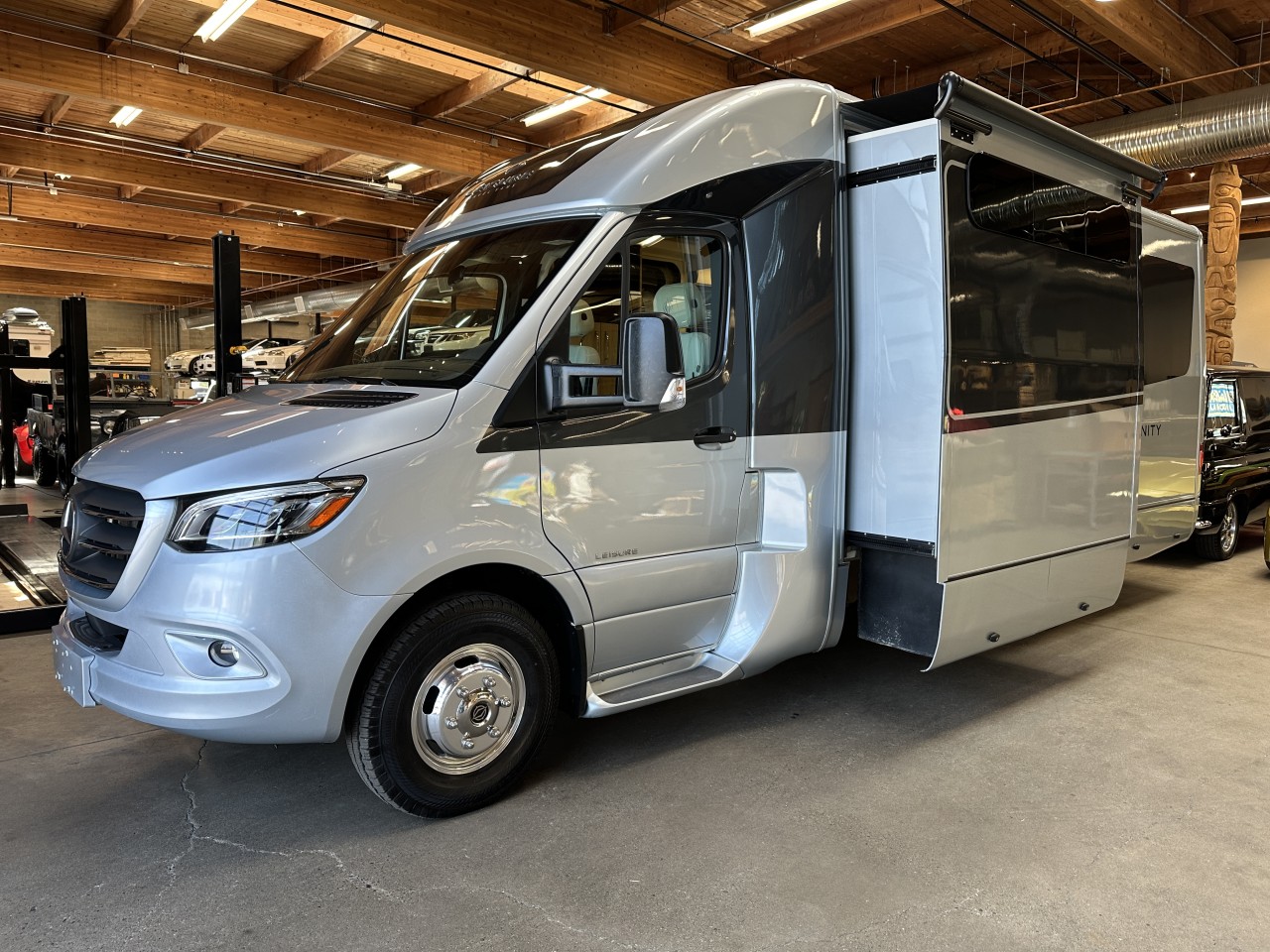 2022 Leisure Travel Vans Unity U24FX - Vancouver BC